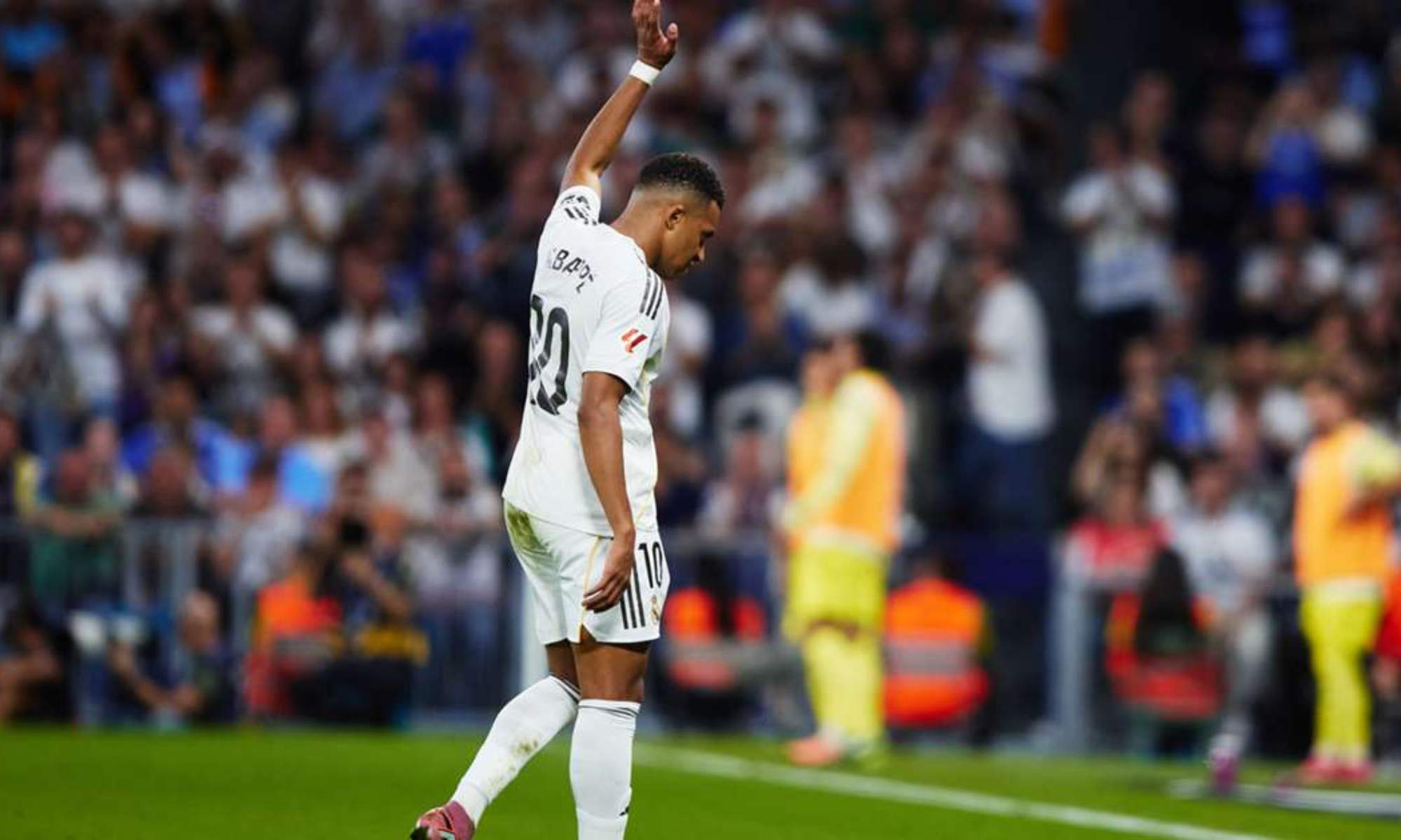 Kylian Mbappé acabó con problemas en su tobillo derecho el partido contra el Villarreal.