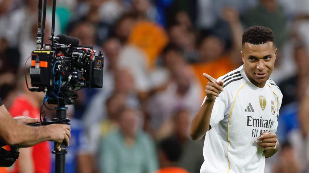 kylian mbappe celebra gol