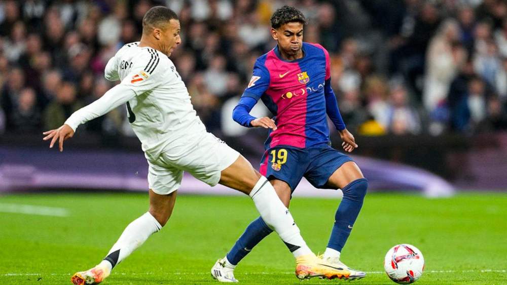 Kylian Mbappé enfrentándose a Lamine Yamal en el Clásico. Kylian Mbappé enfrentándose a Lamine Yamal en el Clásico.