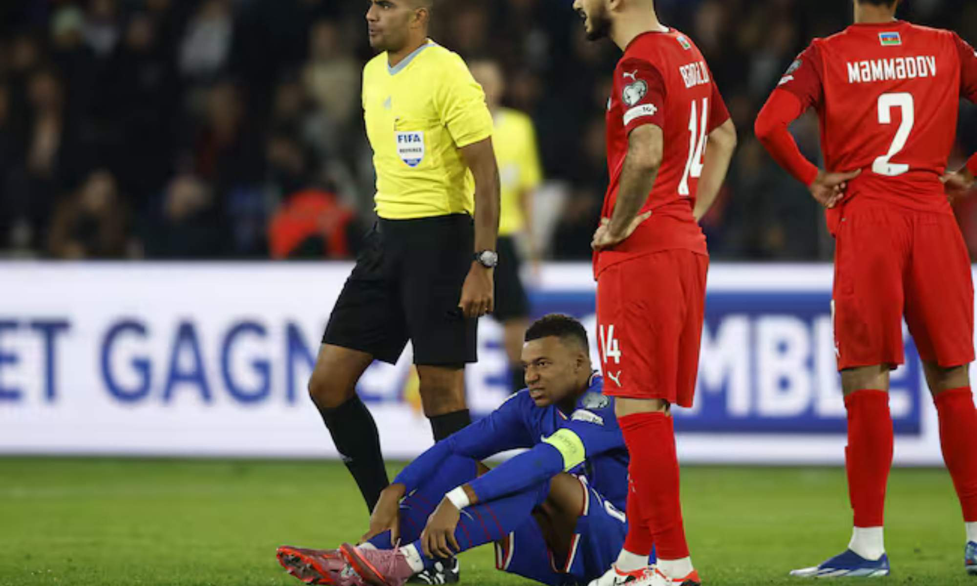 Kylian Mbappé volvió a tener molestias con Francia y no pudo completar el partido de este viernes contra Azerbaiyán.