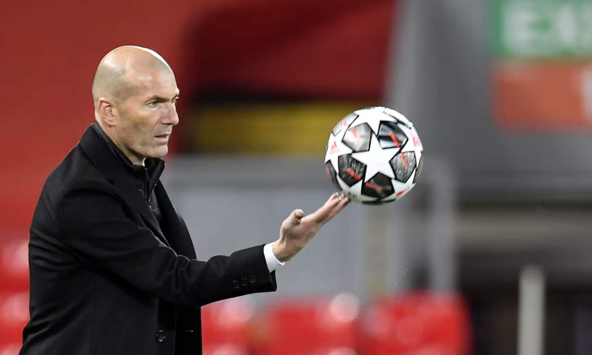 Zinedine Zidane podría estar trabajando para regresar a los banquillos muy pronto, según uno de sus amigos. Zinedine Zidane podría estar trabajando para regresar a los banquillos muy pronto, según uno de sus amigos.