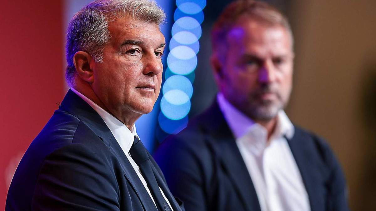 Joan Laporta podría haberse inmiscuido en las labores técnicas de Hansi Flick en el Barça. Joan Laporta podría haberse inmiscuido en las labores técnicas de Hansi Flick en el Barça.