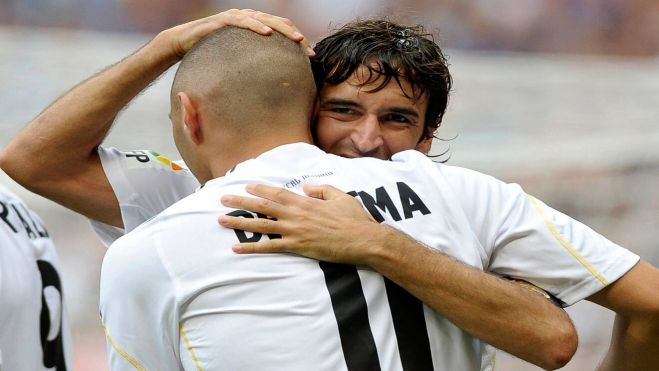 Benzema y Raúl celebrando un gol