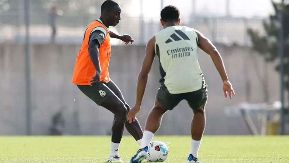 Ferland Mendy entrenando con el grupo