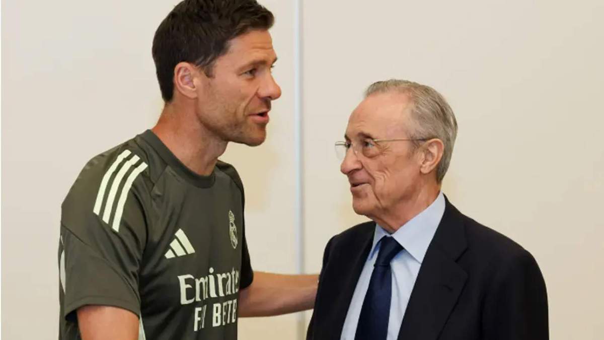 Xabi Alonso y Florentino Pérez durante una reunión. Xabi Alonso y Florentino Pérez durante una reunión.