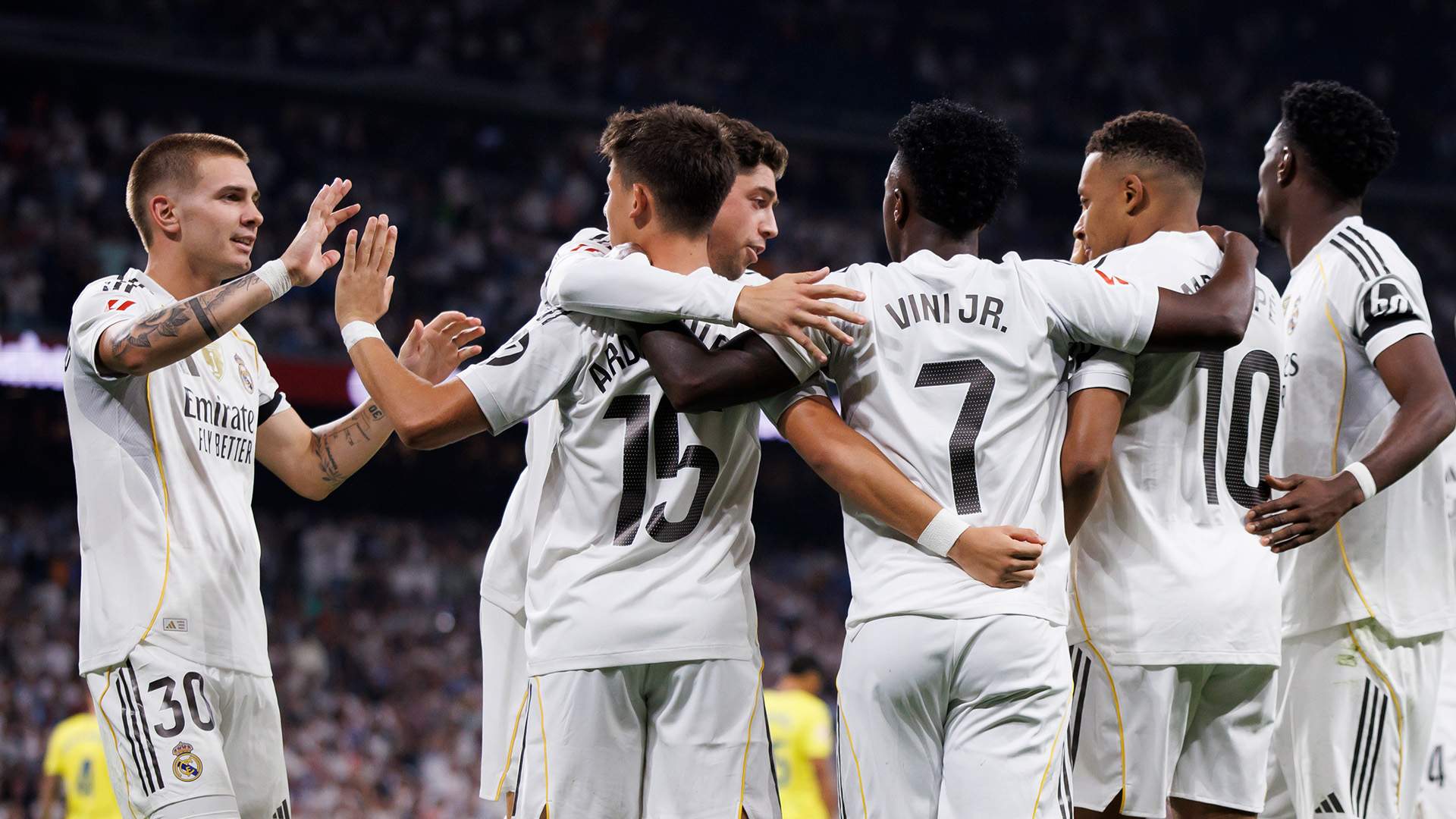 Jugadores del Real Madrid celebrando un gol.