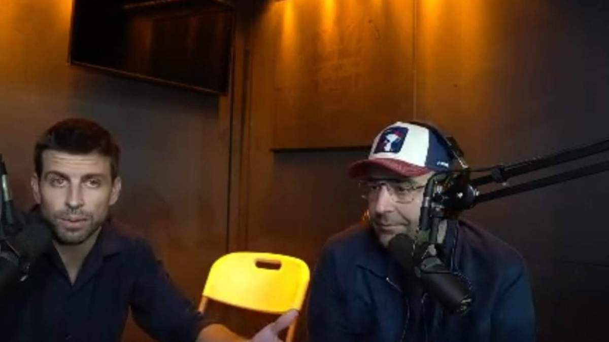 Piqué analizando el Clásico junto a Gerard Romero Piqué analizando el Clásico junto a Gerard Romero
