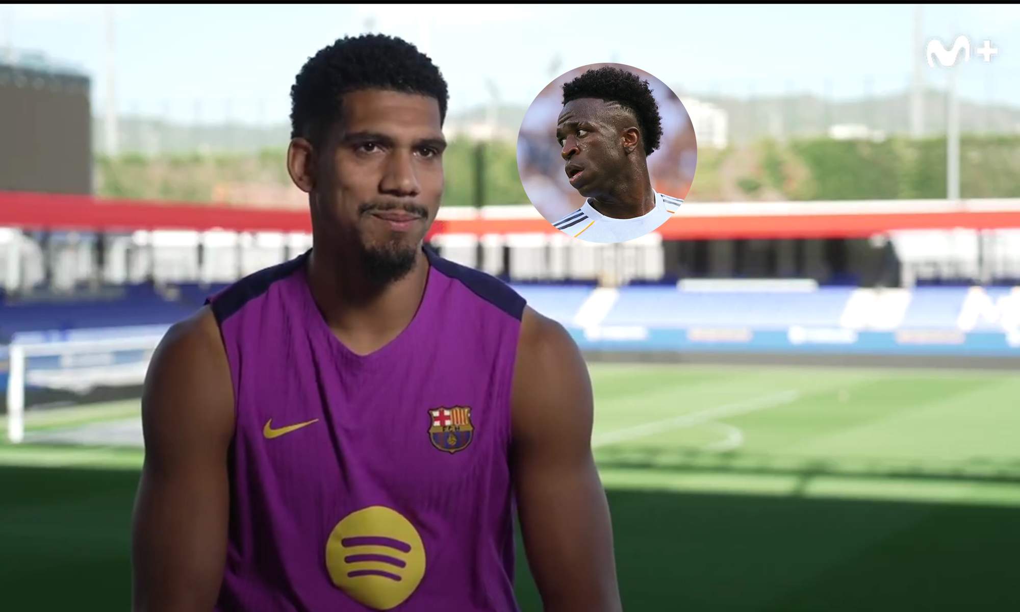 Ronald Araújo en una entrevista y una foto de Vinícius Júnior.  Ronald Araújo en una entrevista y una foto de Vinícius Júnior.