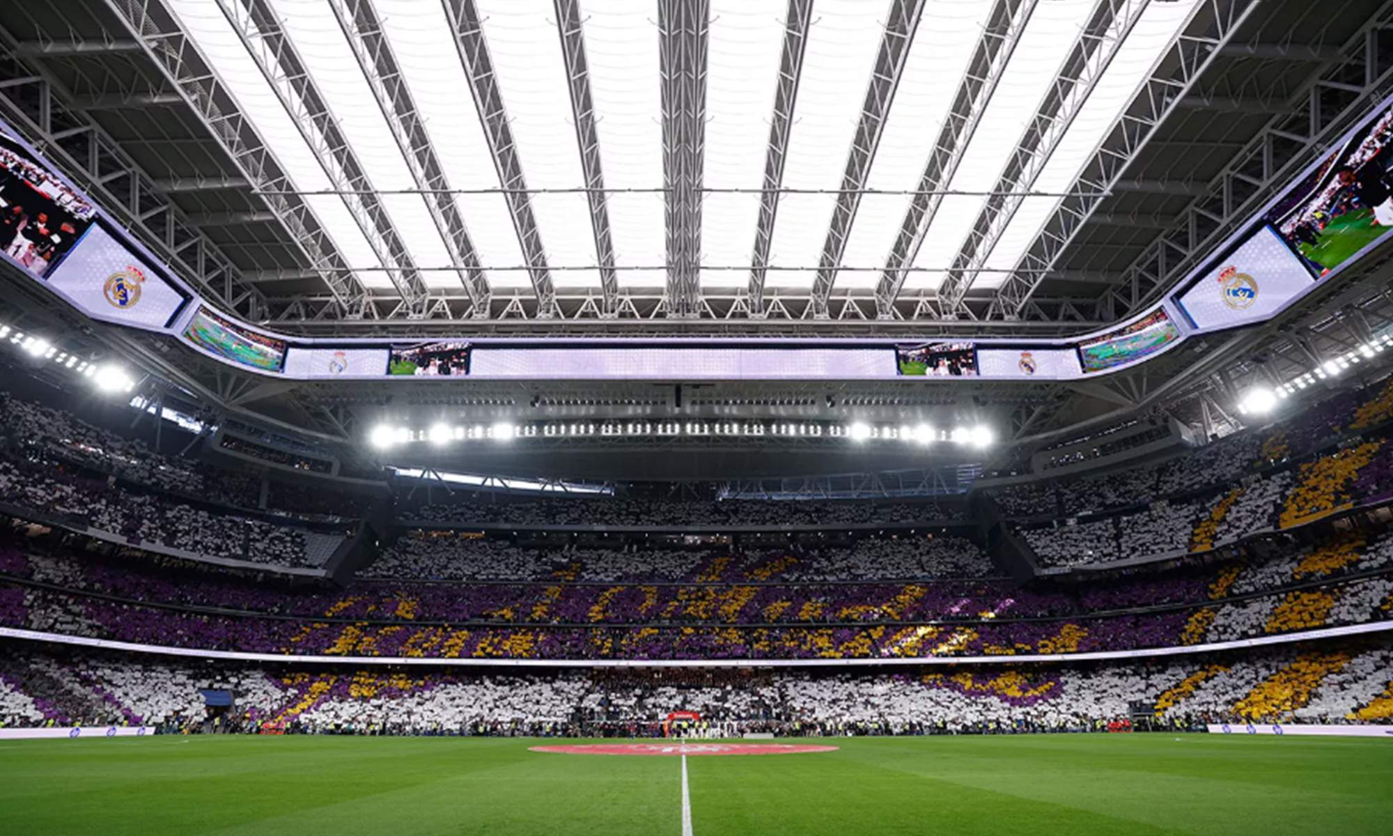 El Santiago Bernabéu lleno antes de empezar el Real Madrid - Barcelona.  El Santiago Bernabéu lleno antes de empezar el Real Madrid - Barcelona.