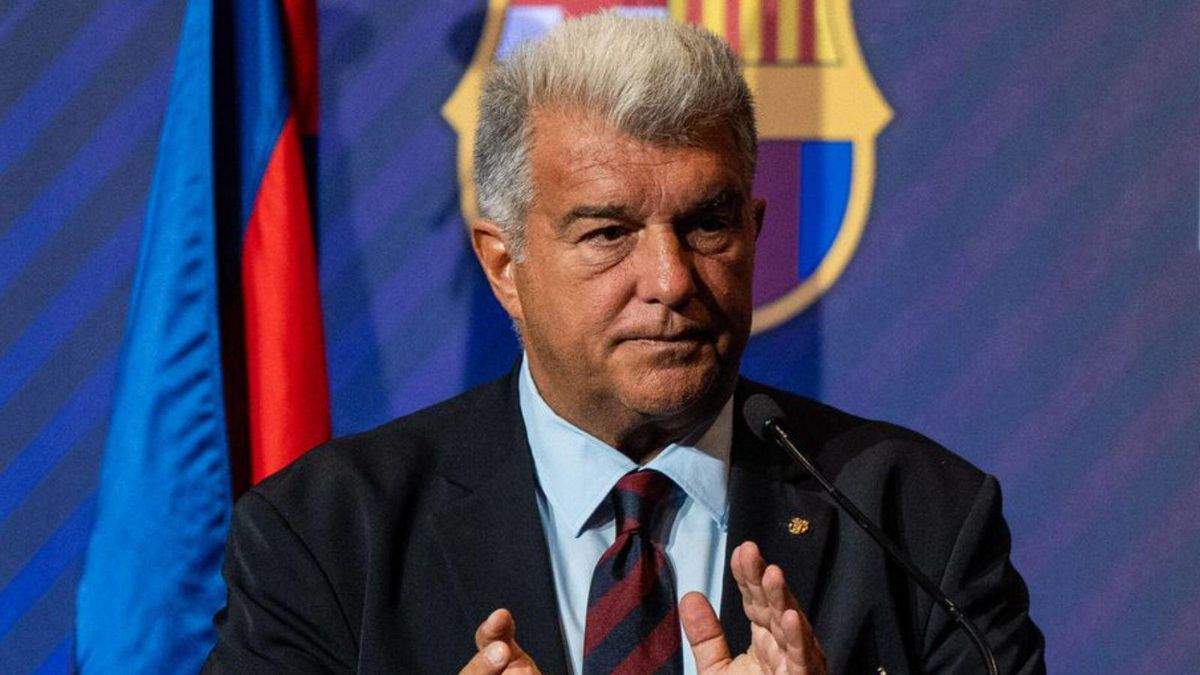 Laporta aplaudiendo en público Laporta aplaudiendo en público