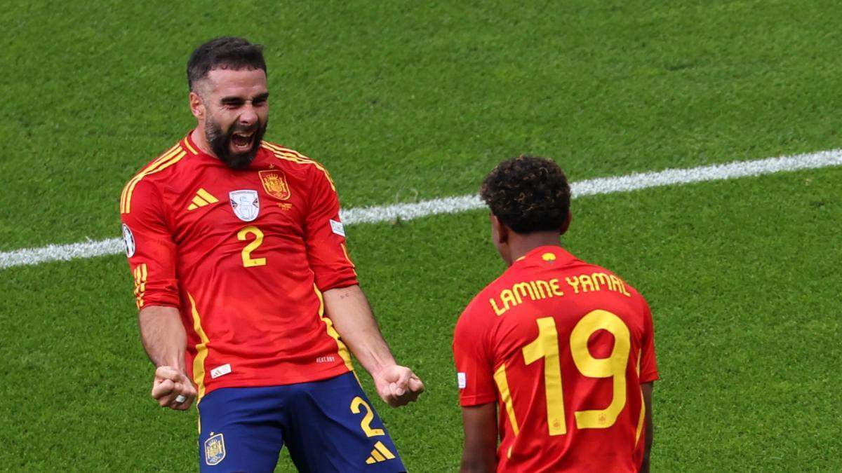 Lamine Yamal con Carvajal en la Selección