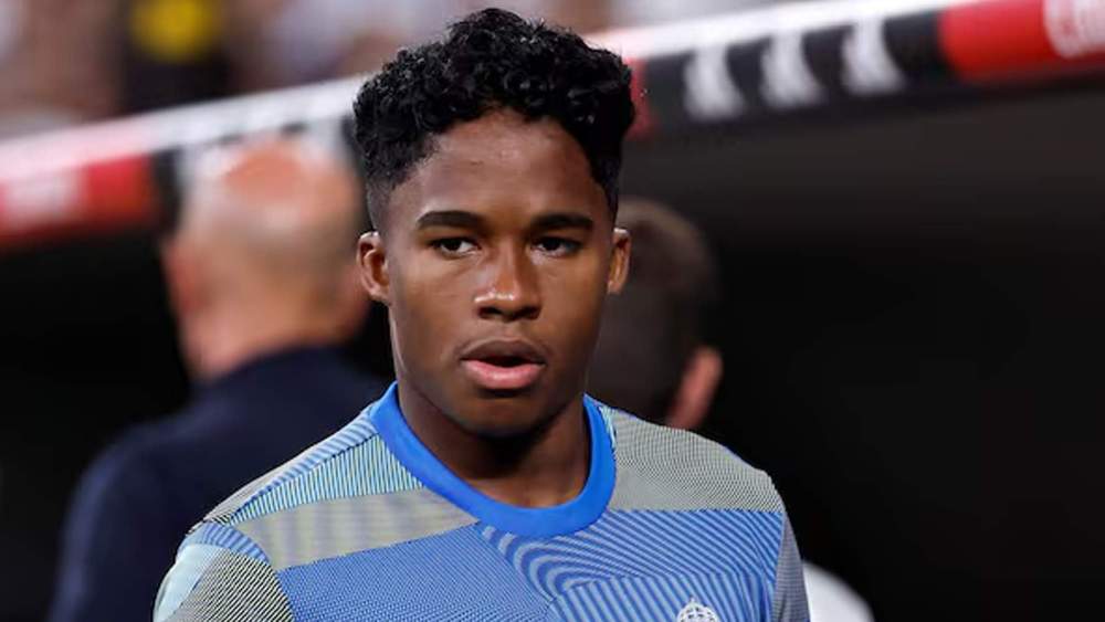 Endrick en el banquillo del Real Madrid.