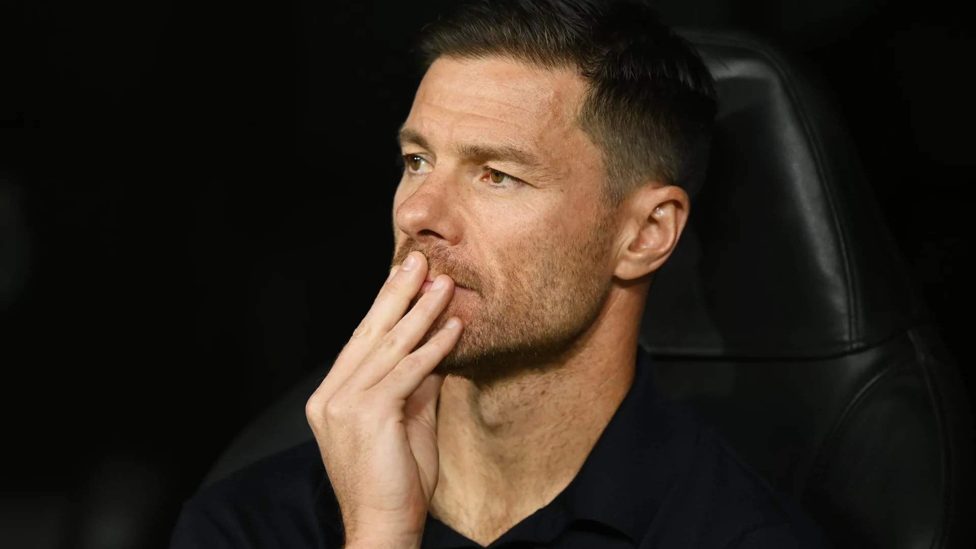 La reacción de Xabi Alonso cuando Vinicius le quitó el penalti a Mbappé y lo falló