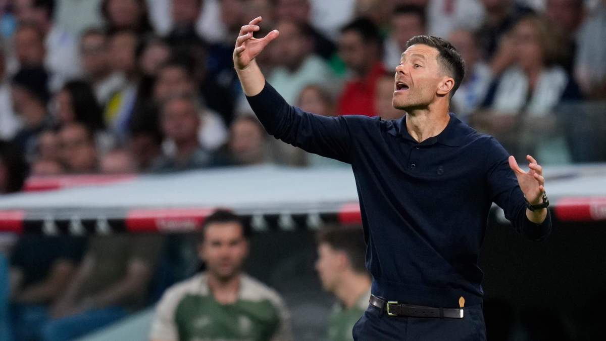 Xabi Alonso dando órdenes durante el partido contra el Villarreal Xabi Alonso dando órdenes durante el partido contra el Villarreal