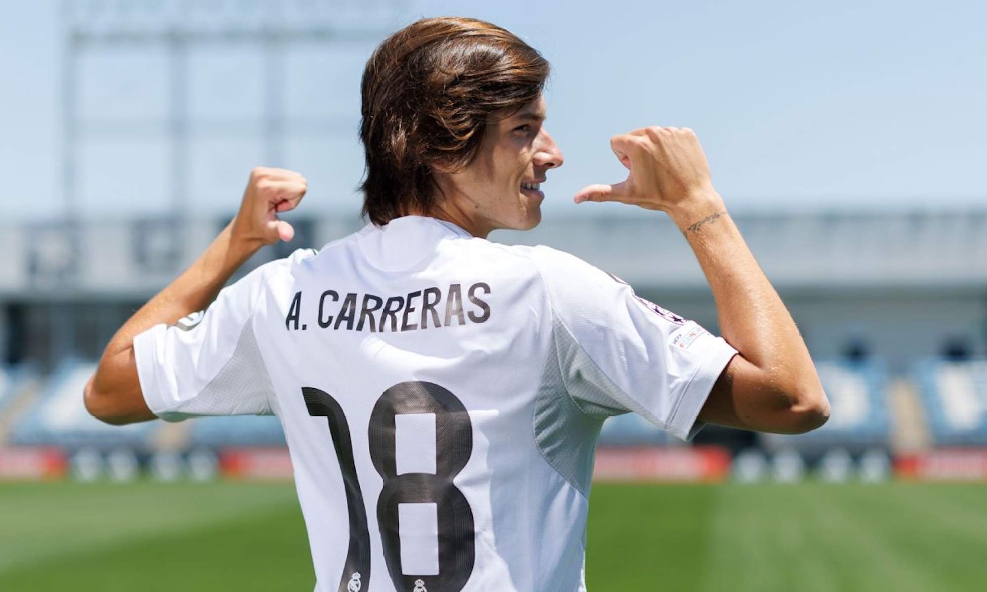 Álvaro Carreras en su presentación con el Real Madrid