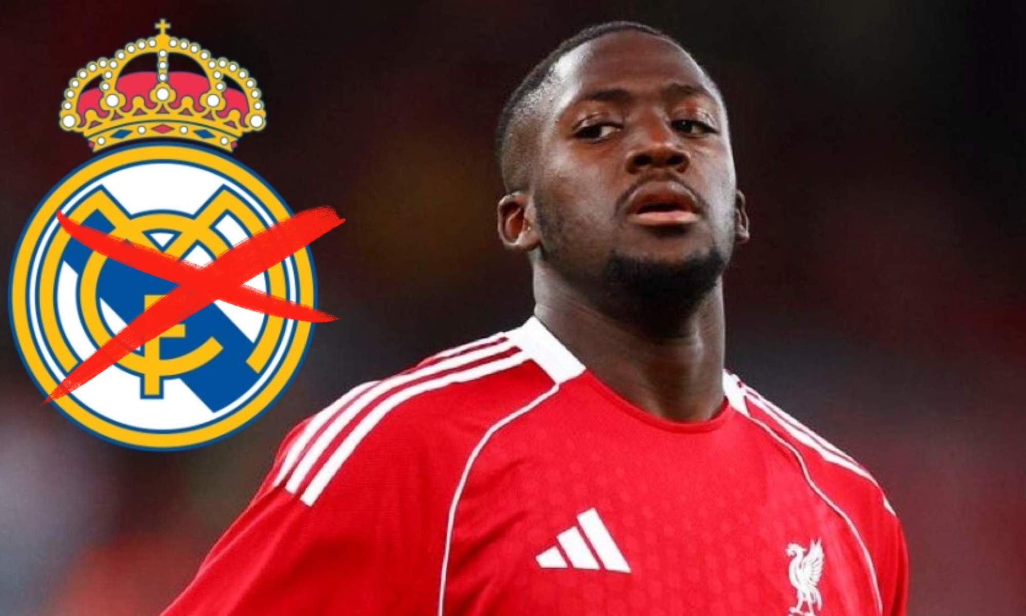 Ibrahima Konaté y el escudo del Real Madrid tachado.