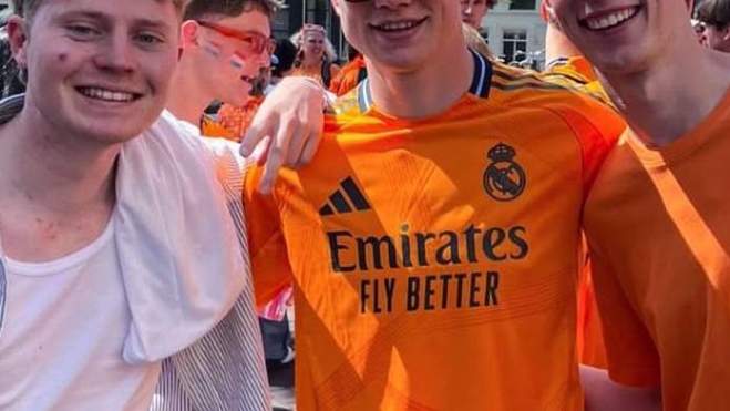 Kees Smit con la camiseta del Real Madrid. Kees Smit con la camiseta del Real Madrid.