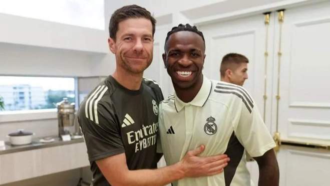 Xabi Alonso y Vinicius