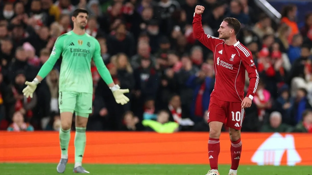 Mac Allister y Thibaut Courtois en el Liverpool - Real Madrid. Mac Allister y Thibaut Courtois en el Liverpool - Real Madrid.