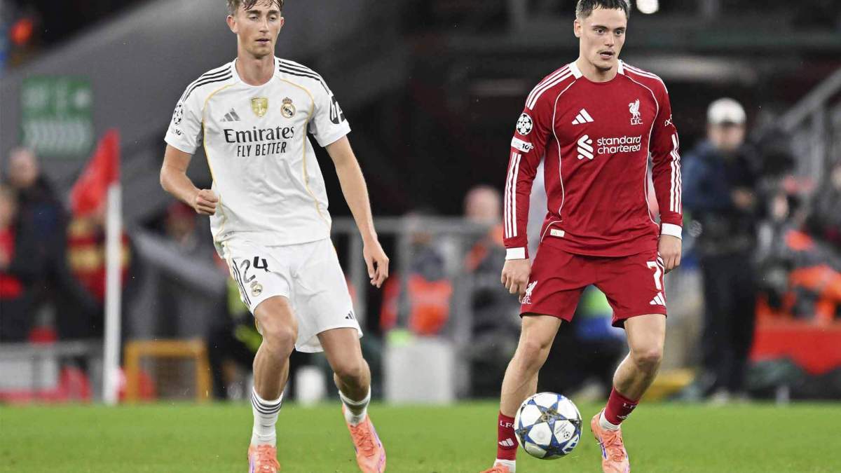 Dean Huijsen y Florian Wirtz durante el Liverpool - Real Madrid.