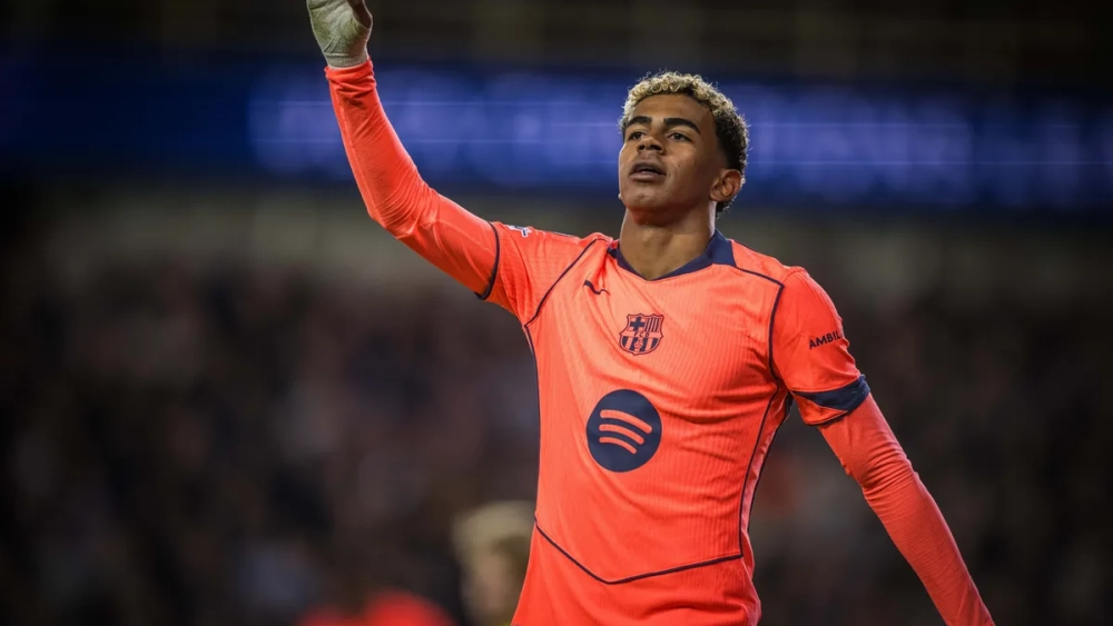 Lamine Yamal jugando contra el Brujas.