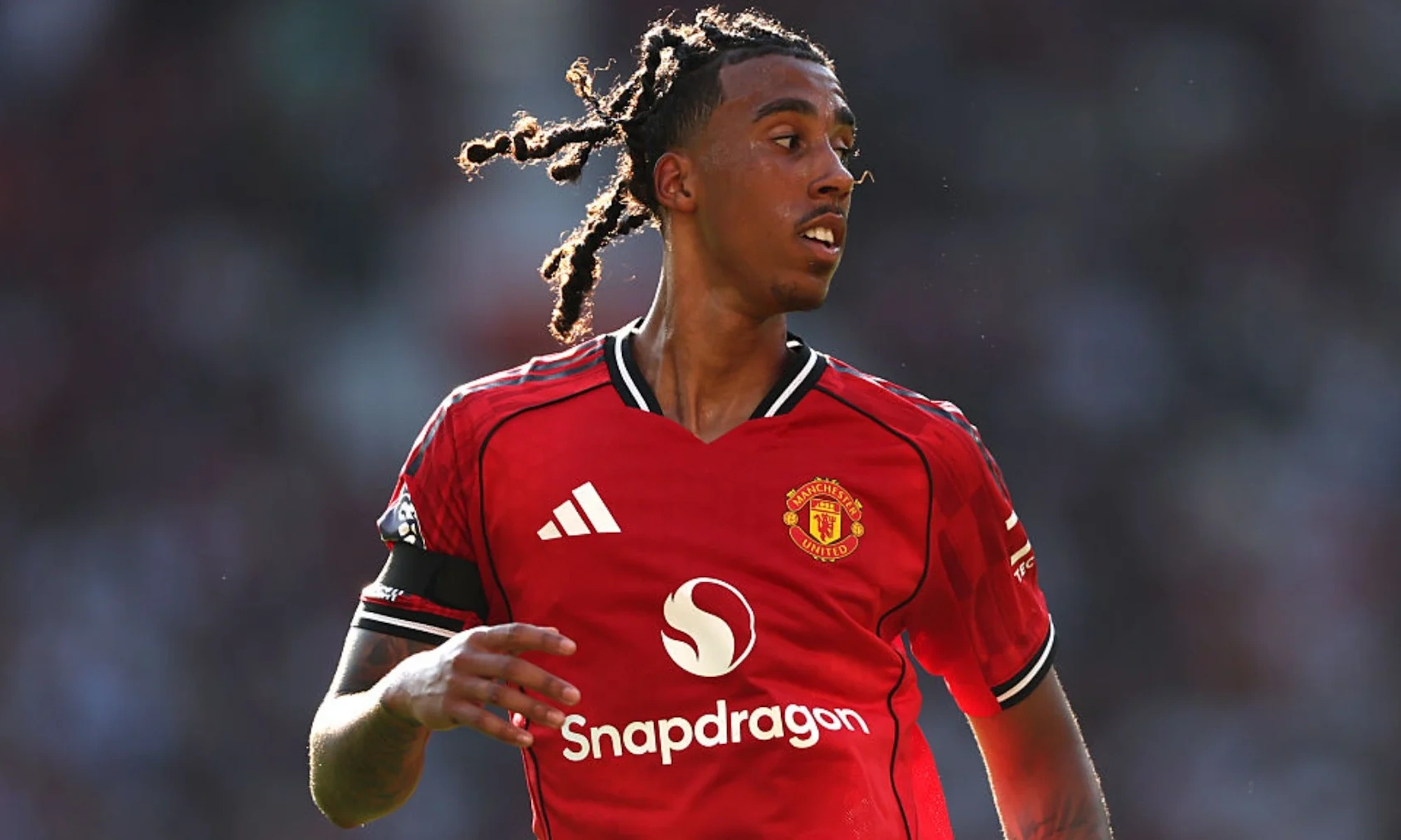 Leny Yoro con el Manchester United