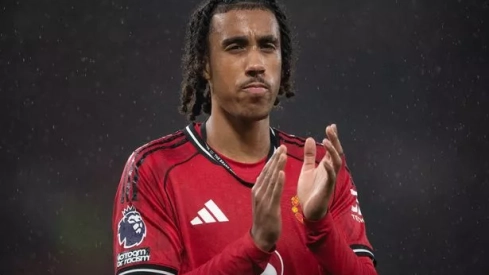 Leny Yoro con el United Leny Yoro con el United