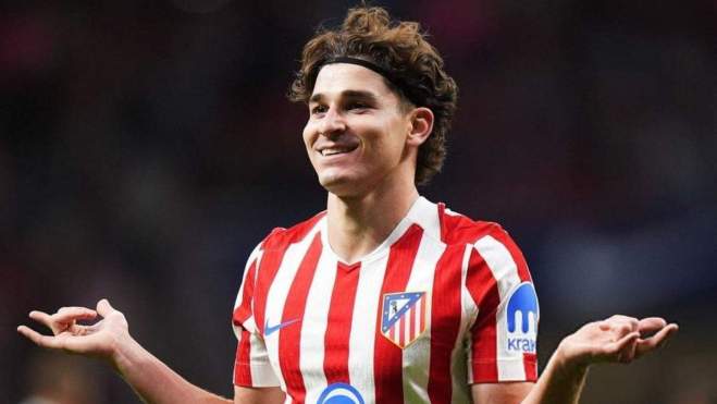 Julián Álvarez celebrando un gol con el Atlético de Madrid