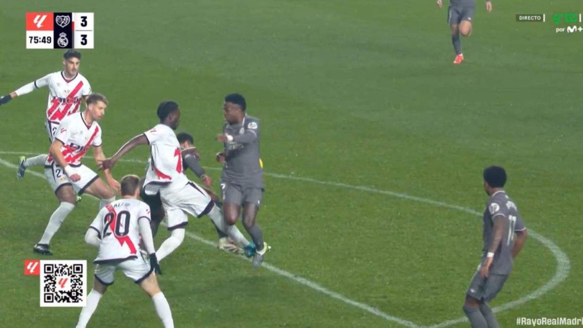 Penalti claro a Vinicius Junior Penalti claro a Vinicius Junior