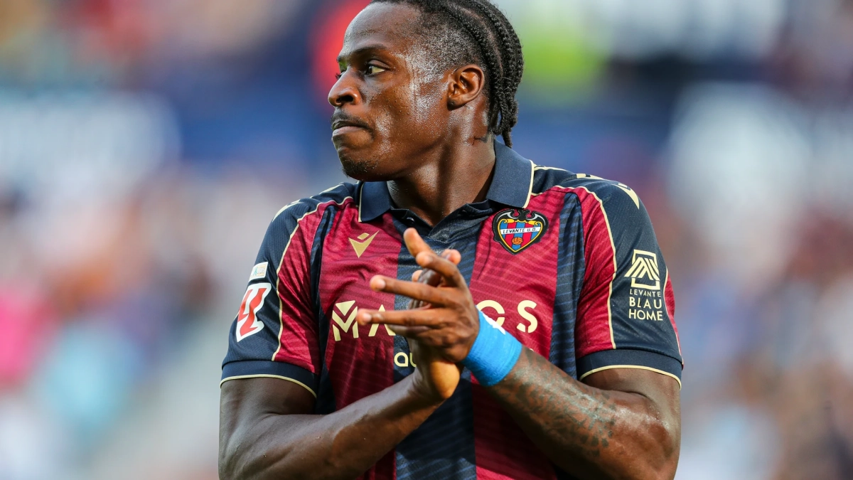 Etta Eyong con el Levante