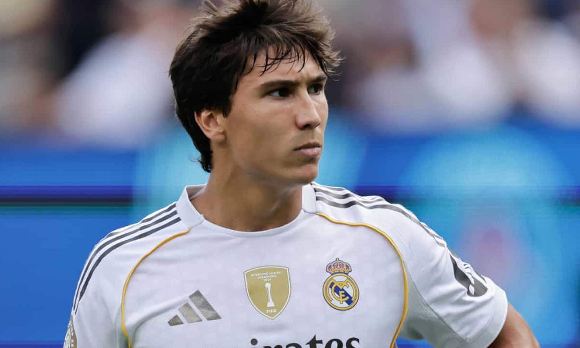 Gonzalo García jugando un partido con el Real Madrid. 