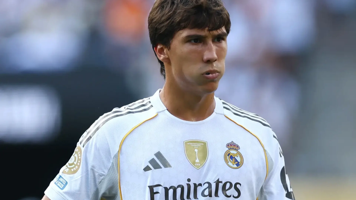 Gonzalo García durante un partido del Real Madrid.