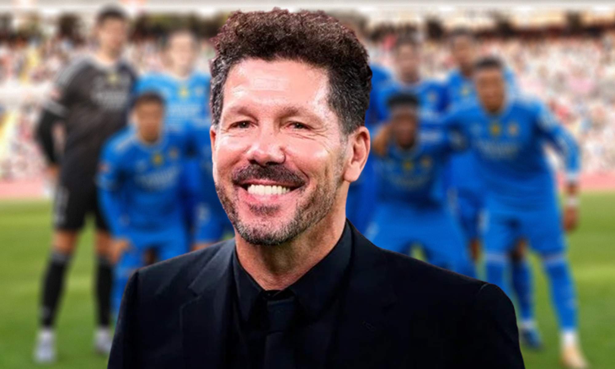 Cholo Simeone y el once del Real Madrid de fondo. 