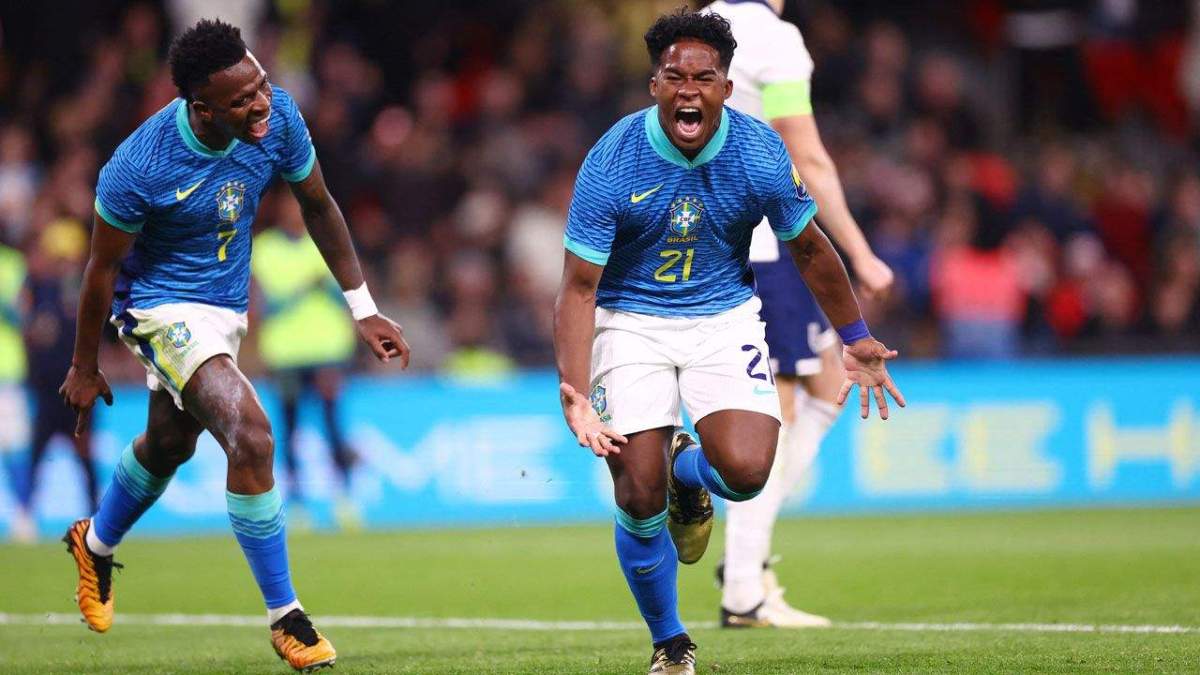 Endrick celebrando un gol con Brasil y Vinicius a su lado Endrick celebrando un gol con Brasil y Vinicius a su lado