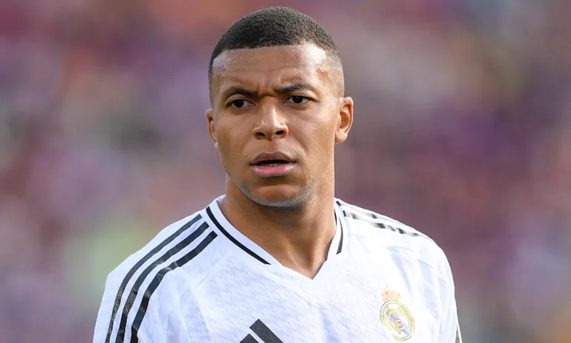 Mbappé serio con el Real Madrid