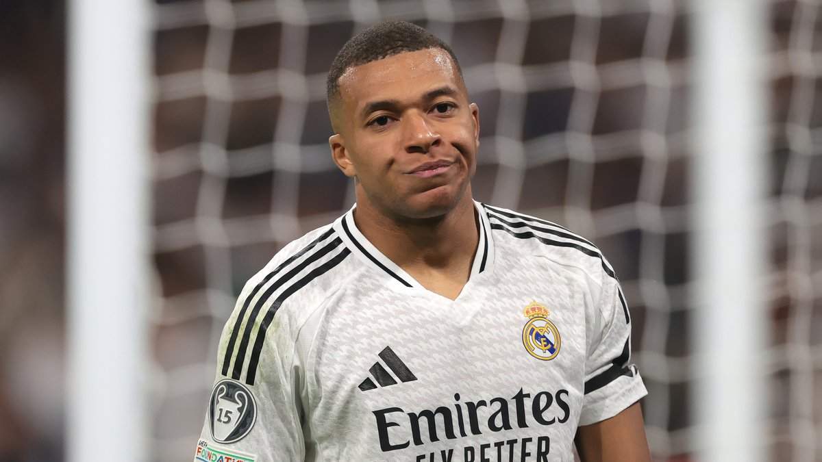 Mbappé serio con el Real Madrid Mbappé serio con el Real Madrid