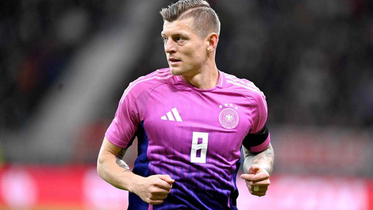 Toni Kroos jugando un partido con Alemania. Toni Kroos jugando un partido con Alemania.