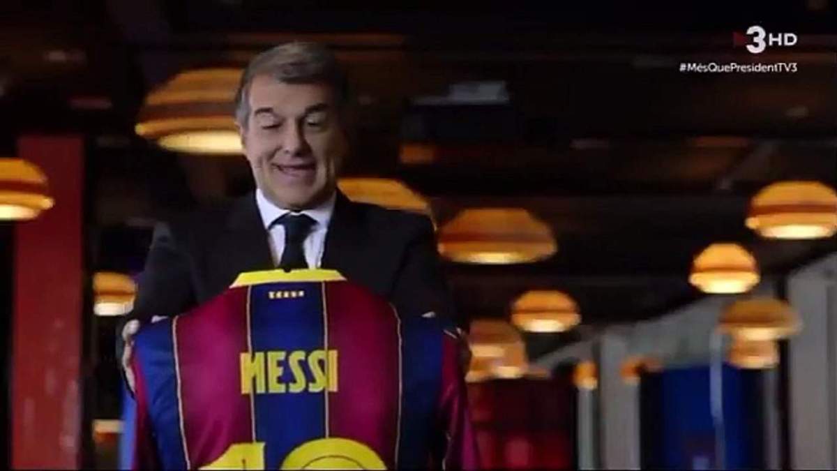 Joan Laporta con el maniquí de Leo Messi. Joan Laporta con el maniquí de Leo Messi.