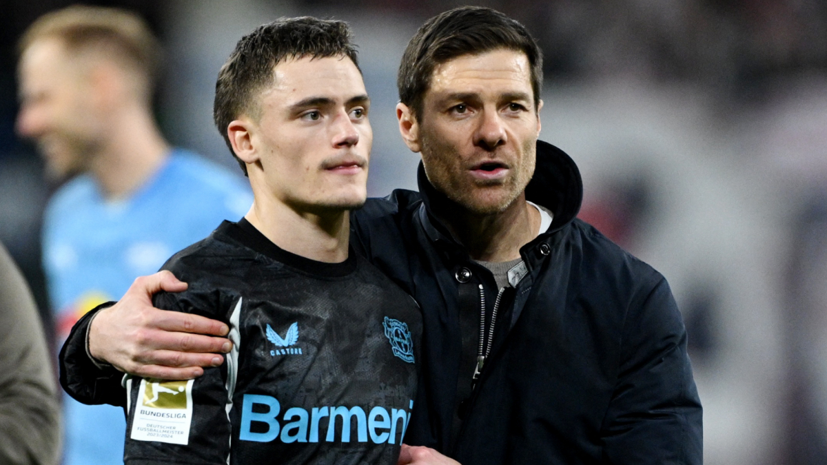 Florian Wirtz y Xabi Alonso Florian Wirtz y Xabi Alonso