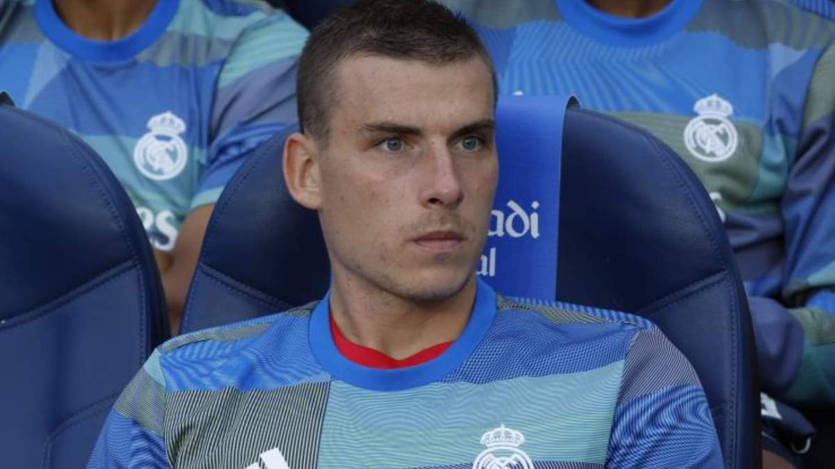 Lunin en el banquillo del Real Madrid