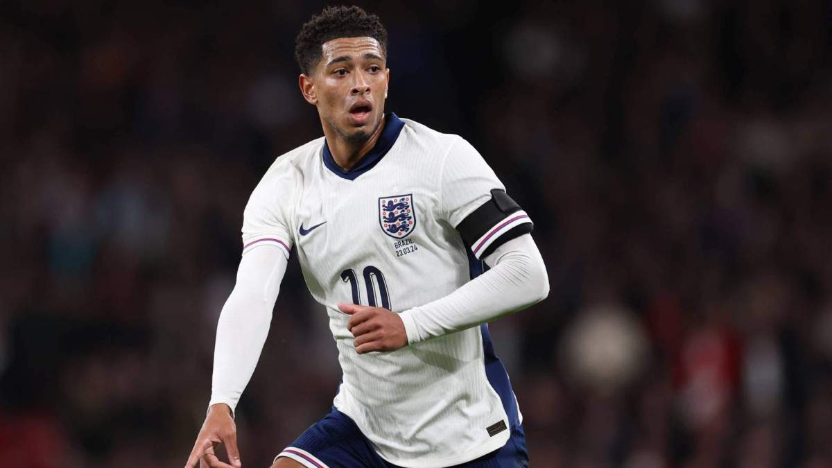 Jude Bellingham jugando un partido con Inglaterra.