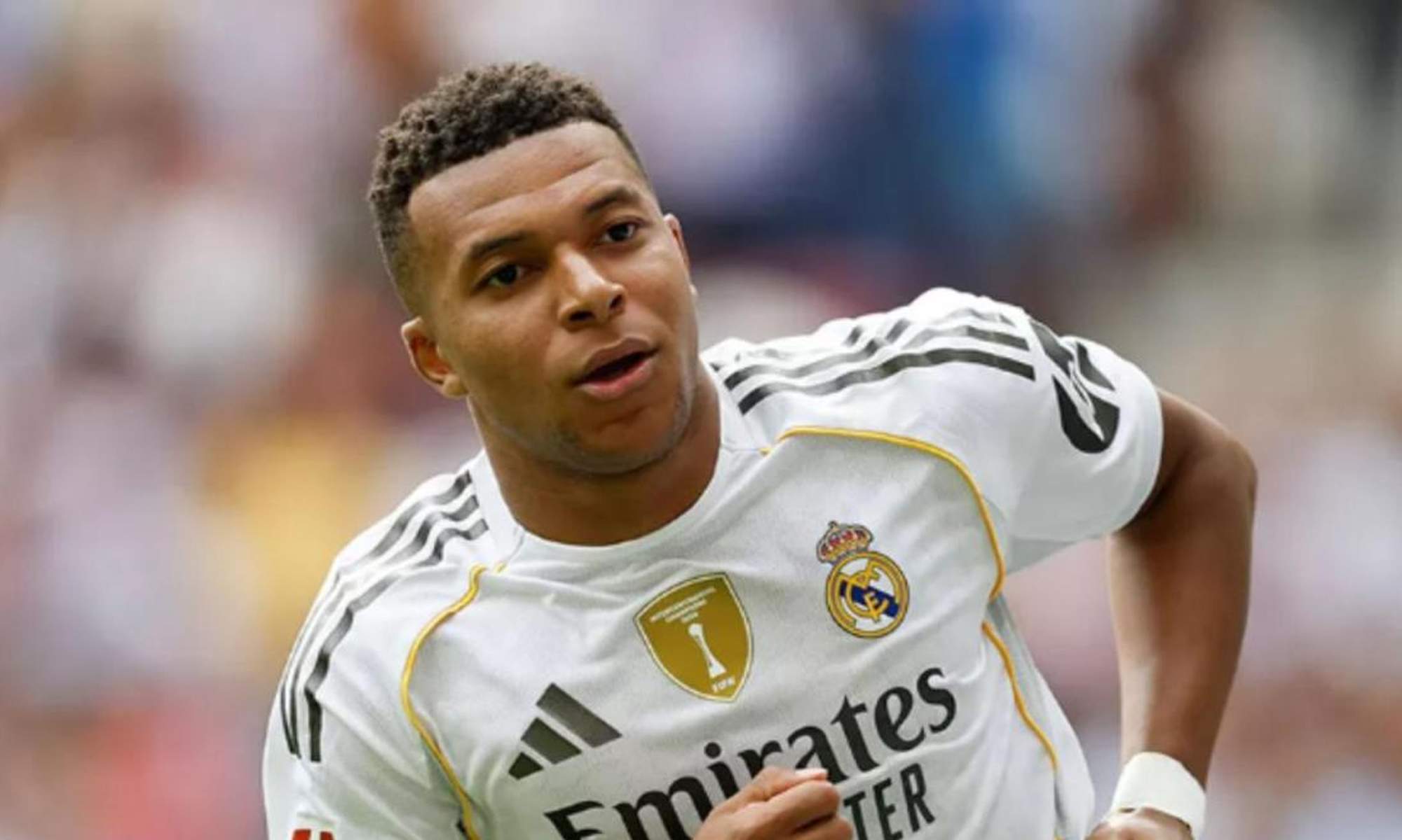 Kylian Mbappé jugando un partido con el Real Madrid.