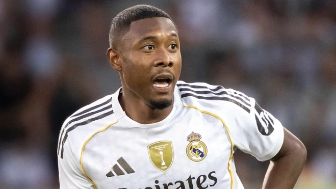 David Alaba jugando un partido con el Real Madrid.