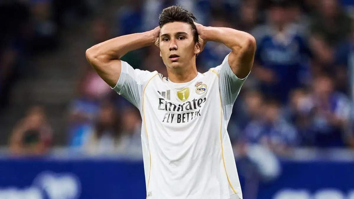 Gonzalo García disputando un partido con el Real Madrid.