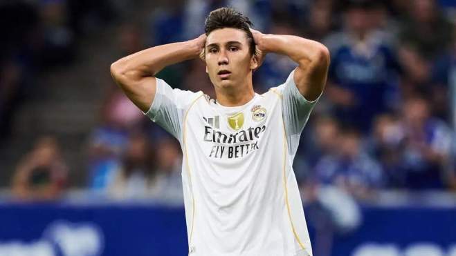 Gonzalo García disputando un partido con el Real Madrid.