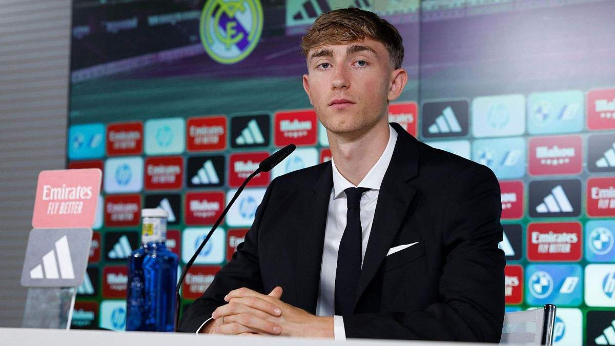 Dean Huijsen durante su presentación Dean Huijsen durante su presentación