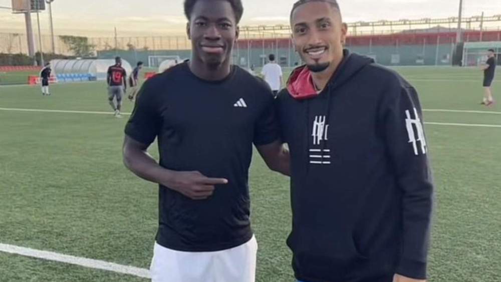 Ebrima Tunkara con Raphinha