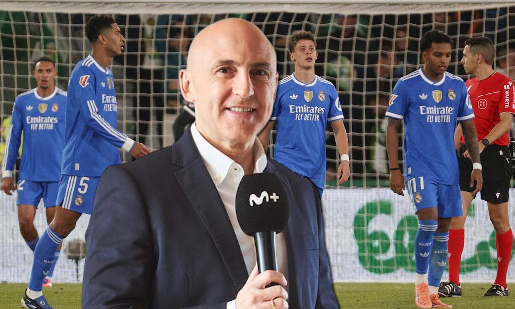 Maldini con partido de fondo