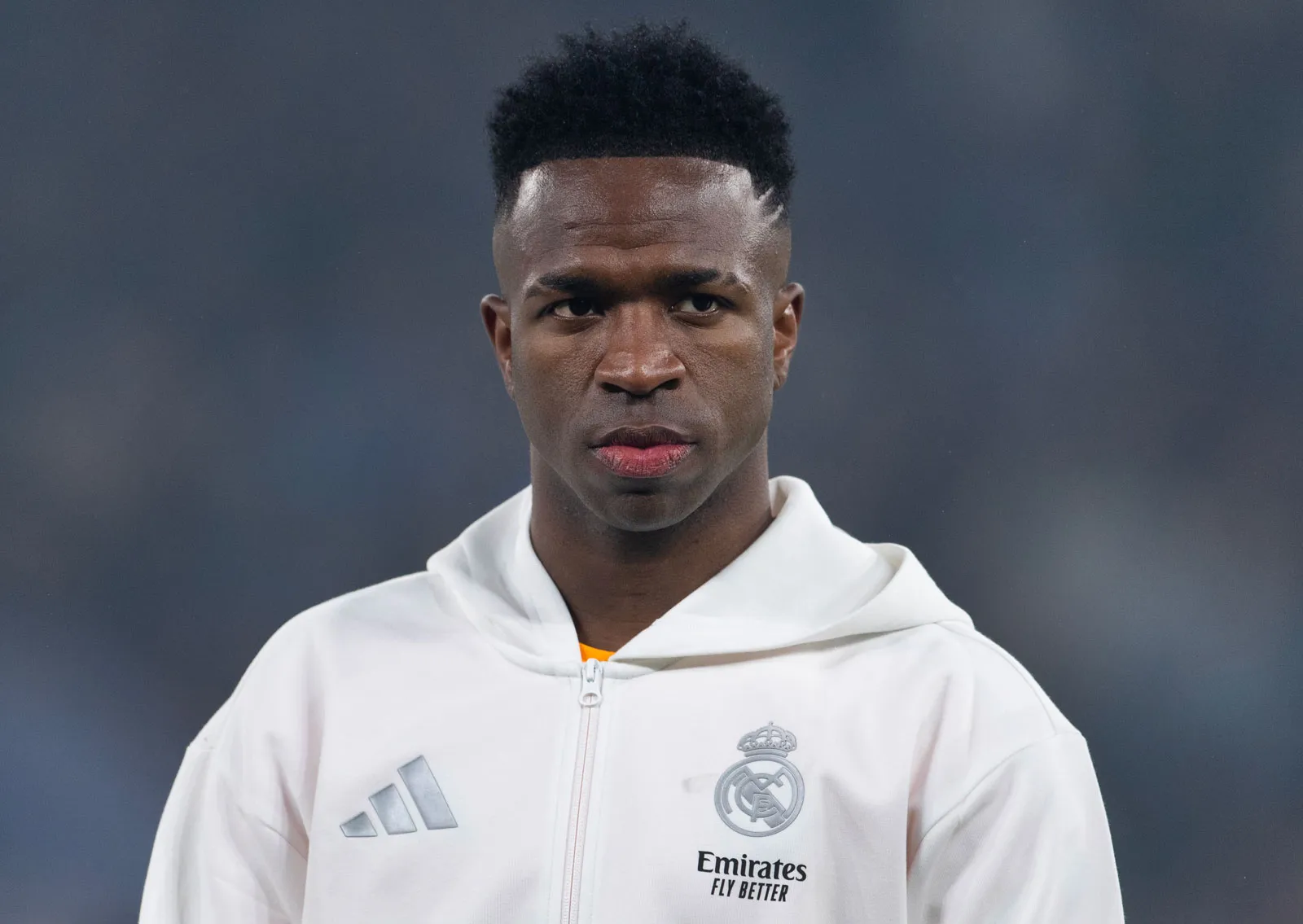 Vinicius serio con el Real Madrid
