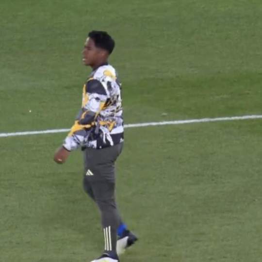 Endrick entrenando ayer en Elche